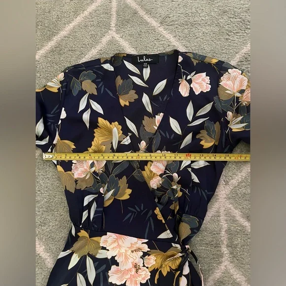 💐 Lulu’s “Love Is Life” Navy Floral Print Satin Wrap Dress - Picture 9 of 10